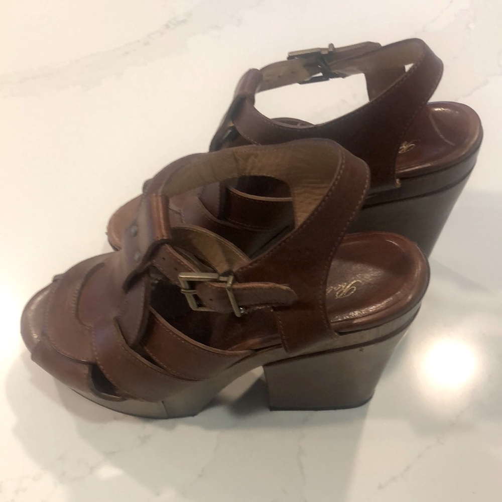 Robert Clergerie brown leather platform sandals. Size 8.5